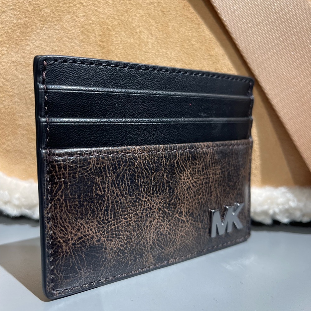 MICHAEL KORS Cyrus Burnished Tall Card Case
Chocolate Brown
NWT - Picture 16 of 16